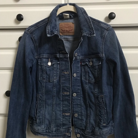 Levi’s women’s denim jacket. - Picture 3 of 3